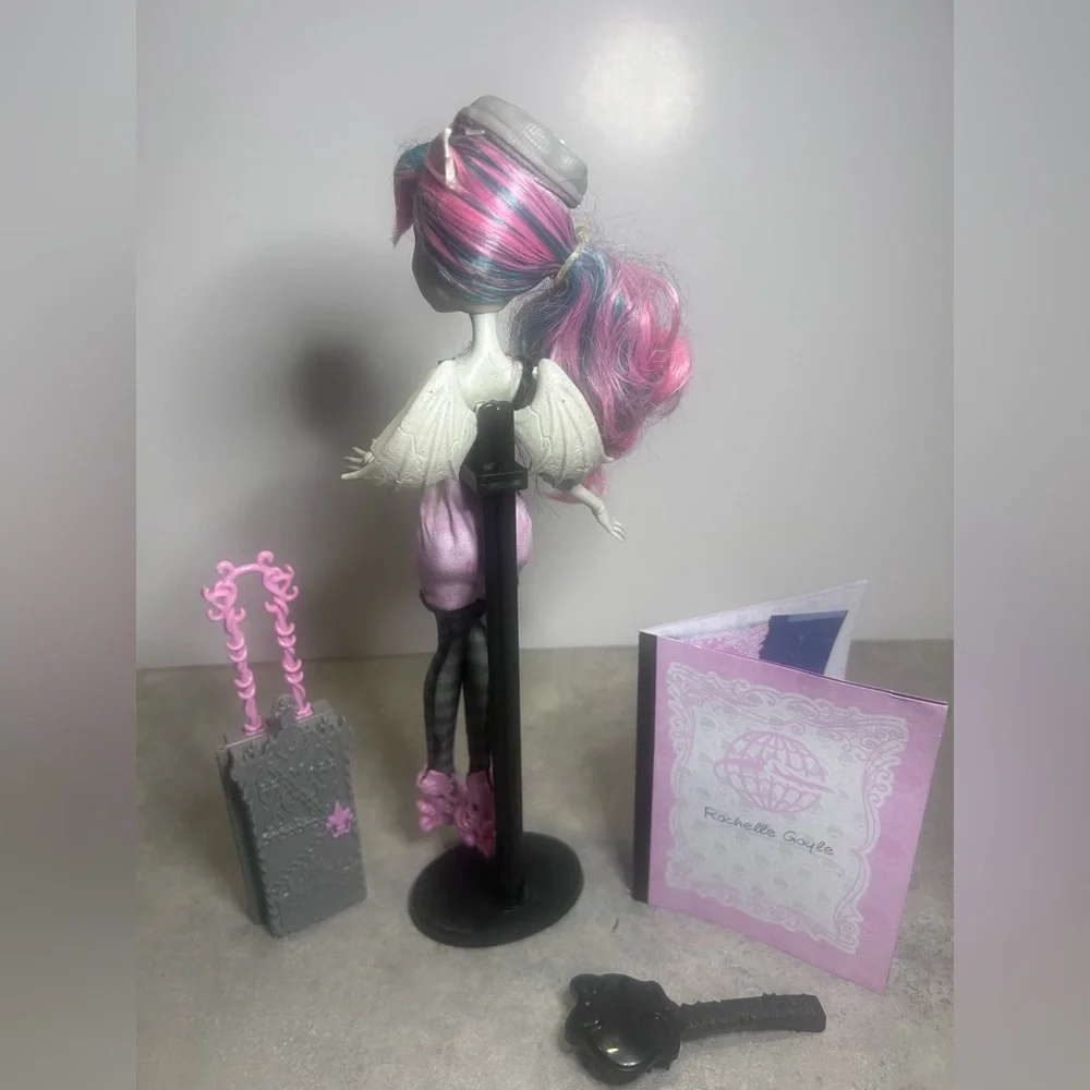 Monster high doll Rochelle Goyle édition Scaris City of Frights 2012 - Picture 4 of 4